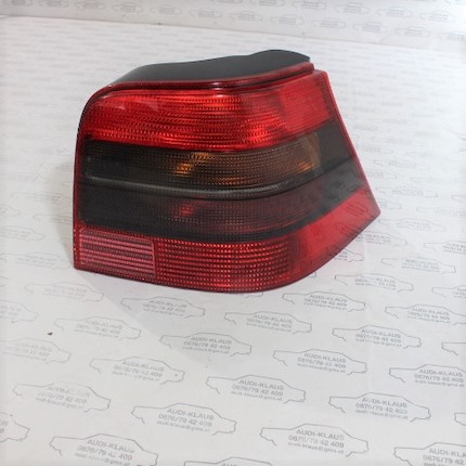 VW Golf 4 Hella Rücklicht rechts rot/schwarz