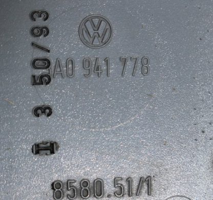 VW Passat 35i/B4 Blende Nebelscheinwerfer rechts weiß NEU 3A0941778 – Bild 3