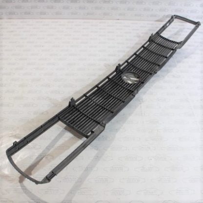 VW Passat/B1 Kühlergrill 321853653D – Bild 2