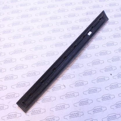 Audi 80 Typ 81/85 Vorfacelift Seitenleiste rechts 813853988 – Bild 2