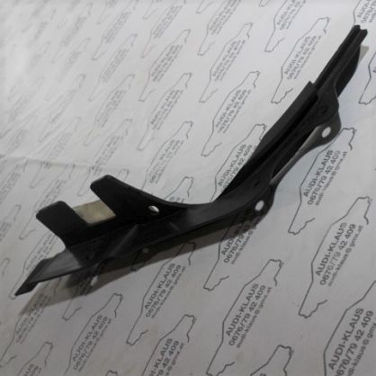 Genuine Audi Wiper Blade Arm Retaining Clip - Front - For A4 S4 RS4 B6 B7 2001-2008 (8E0955247)