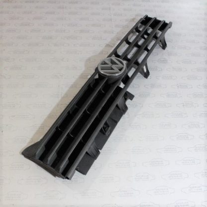 VW Passat/32B Kühlergrill 321853653N