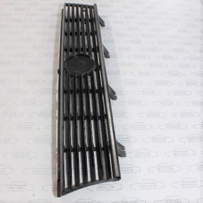 VW Passat 32B/Santana Kühlergrill 321853653K – Bild 2