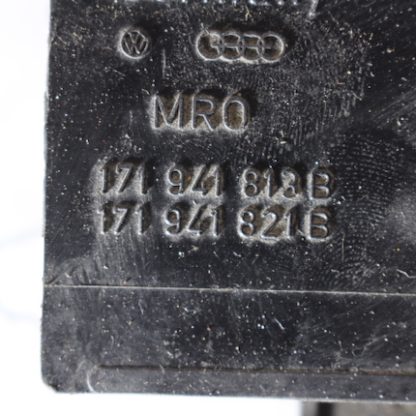 VW Golf/Jetta/Cabrio/Caddy/Scirocco/1/Passat/Bus/T3 Sicherungskasten 171941813B/821B – Bild 3