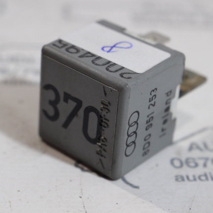 Audi/VW Relais 370 Arbeitsstrom 8D0951253