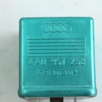 Audi 80/B3/B4/100/A6/C4 Relais 364 Alarmanlage 4A0951258 – Bild 2